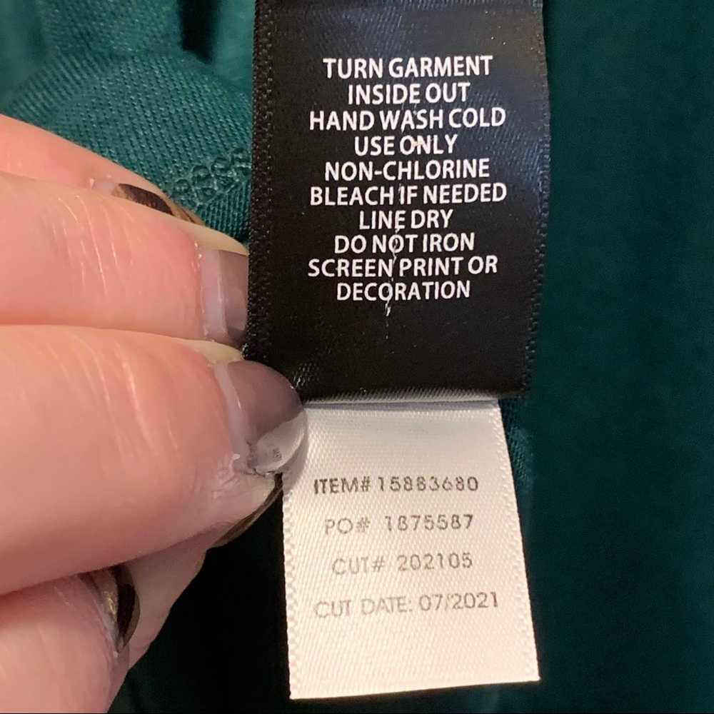 NEW! TORRID “Scrolling” Long Sleeve Raglan V-Neck Tee, Forest Green, NWT! - Picture 7 of 15